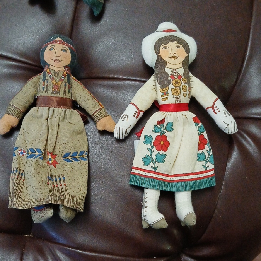 Hallmark Cloth Dolls Annie OAKLEY, Indian Girl. Collectors